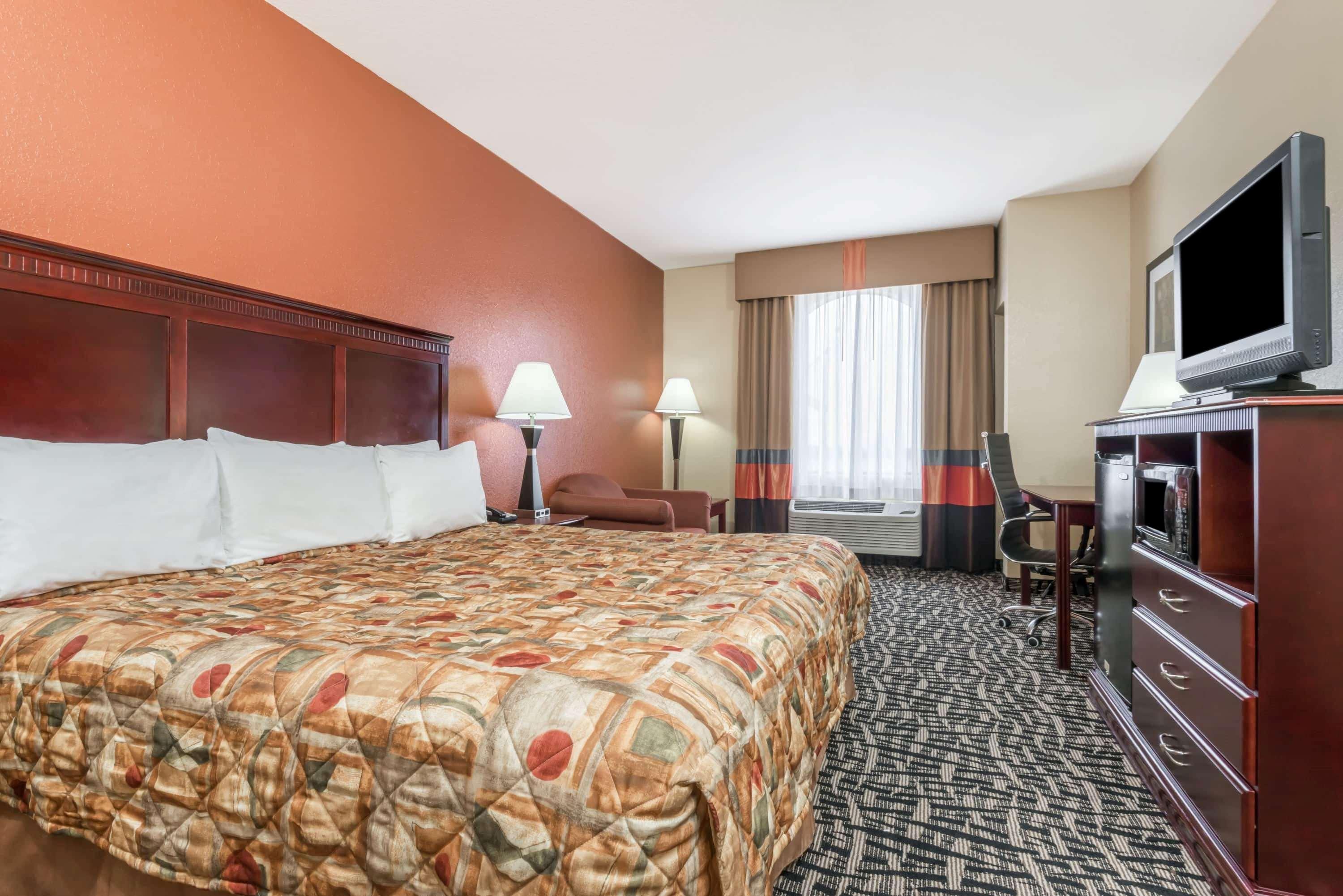 Days Inn & Suites By Wyndham Prattville-Montgomery Eksteriør billede