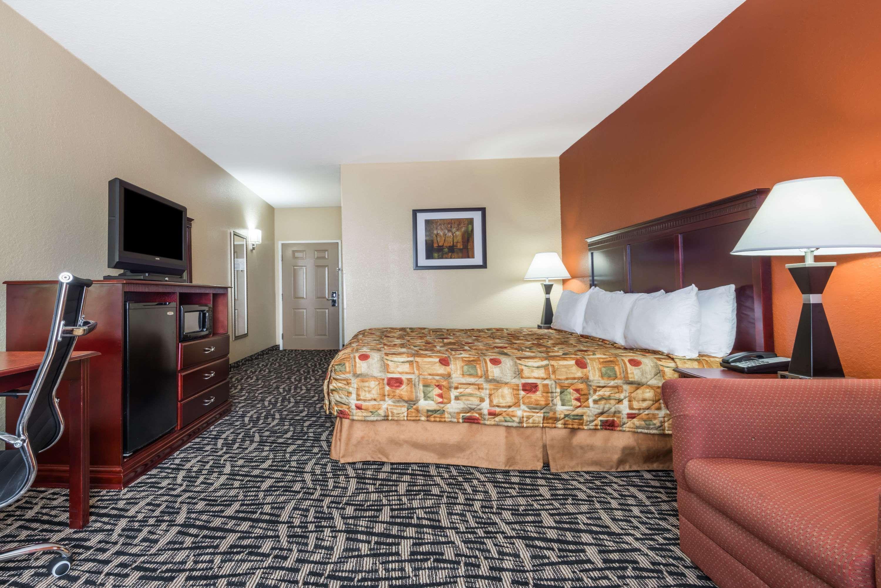 Days Inn & Suites By Wyndham Prattville-Montgomery Eksteriør billede