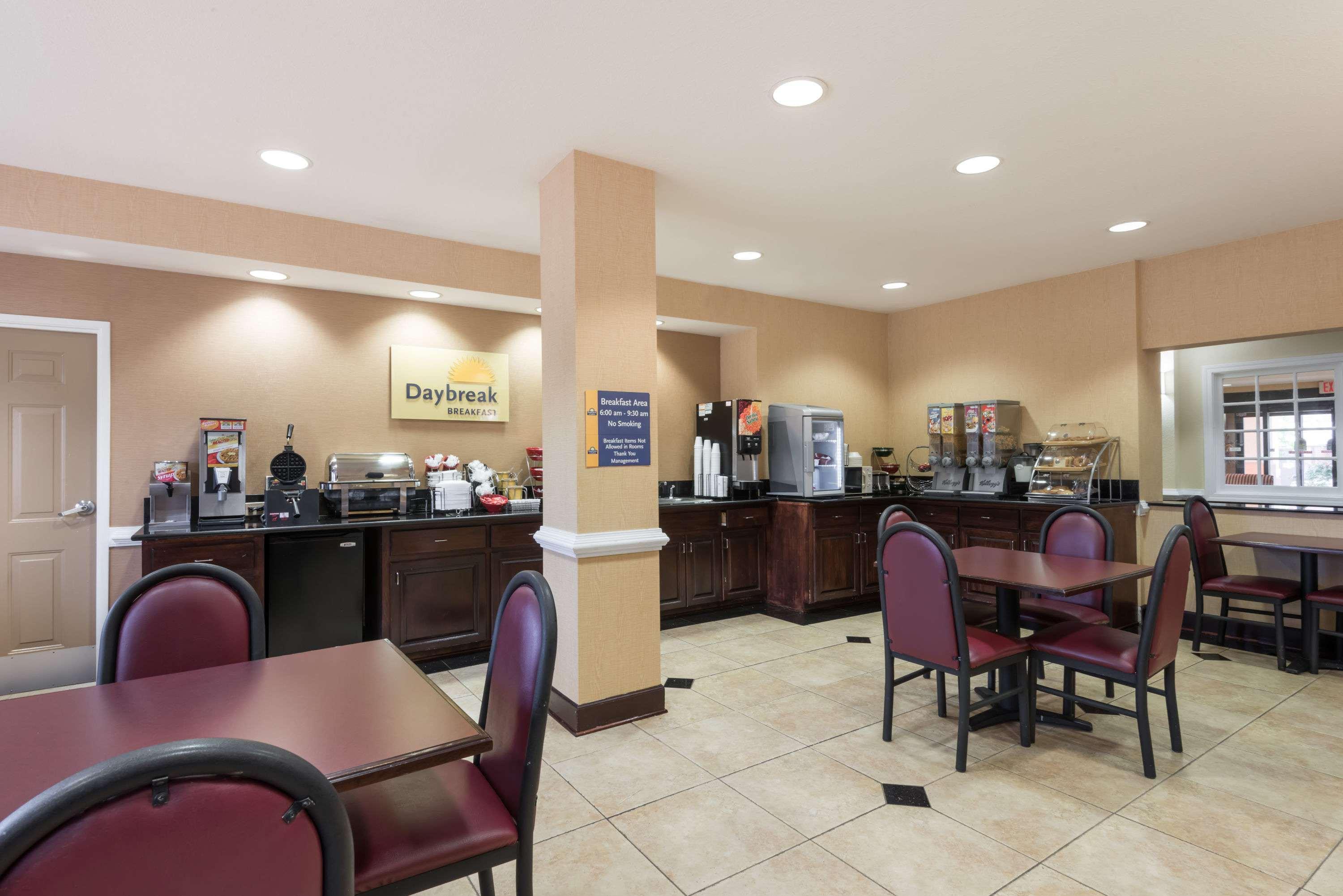 Days Inn & Suites By Wyndham Prattville-Montgomery Eksteriør billede