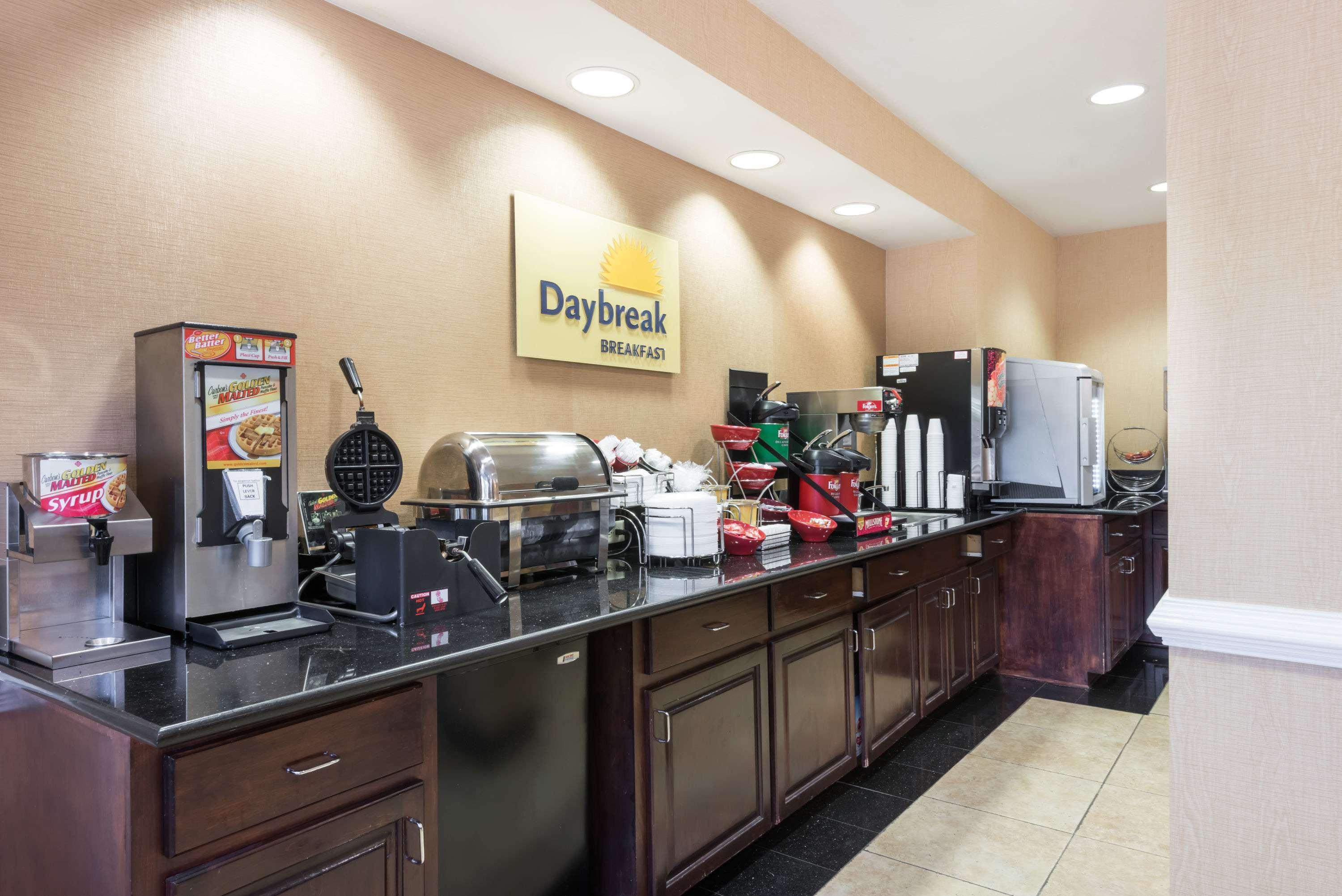 Days Inn & Suites By Wyndham Prattville-Montgomery Eksteriør billede