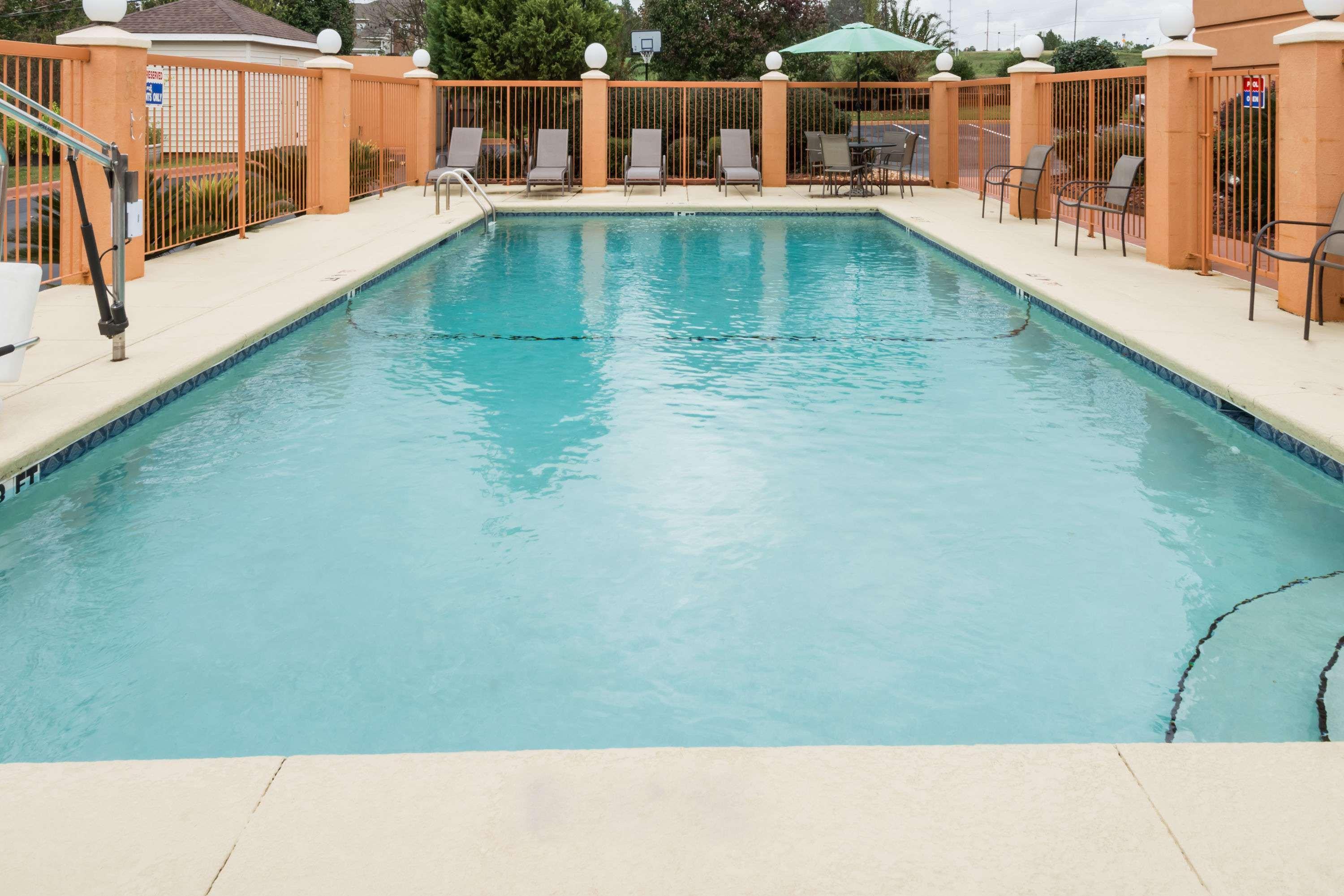 Days Inn & Suites By Wyndham Prattville-Montgomery Eksteriør billede