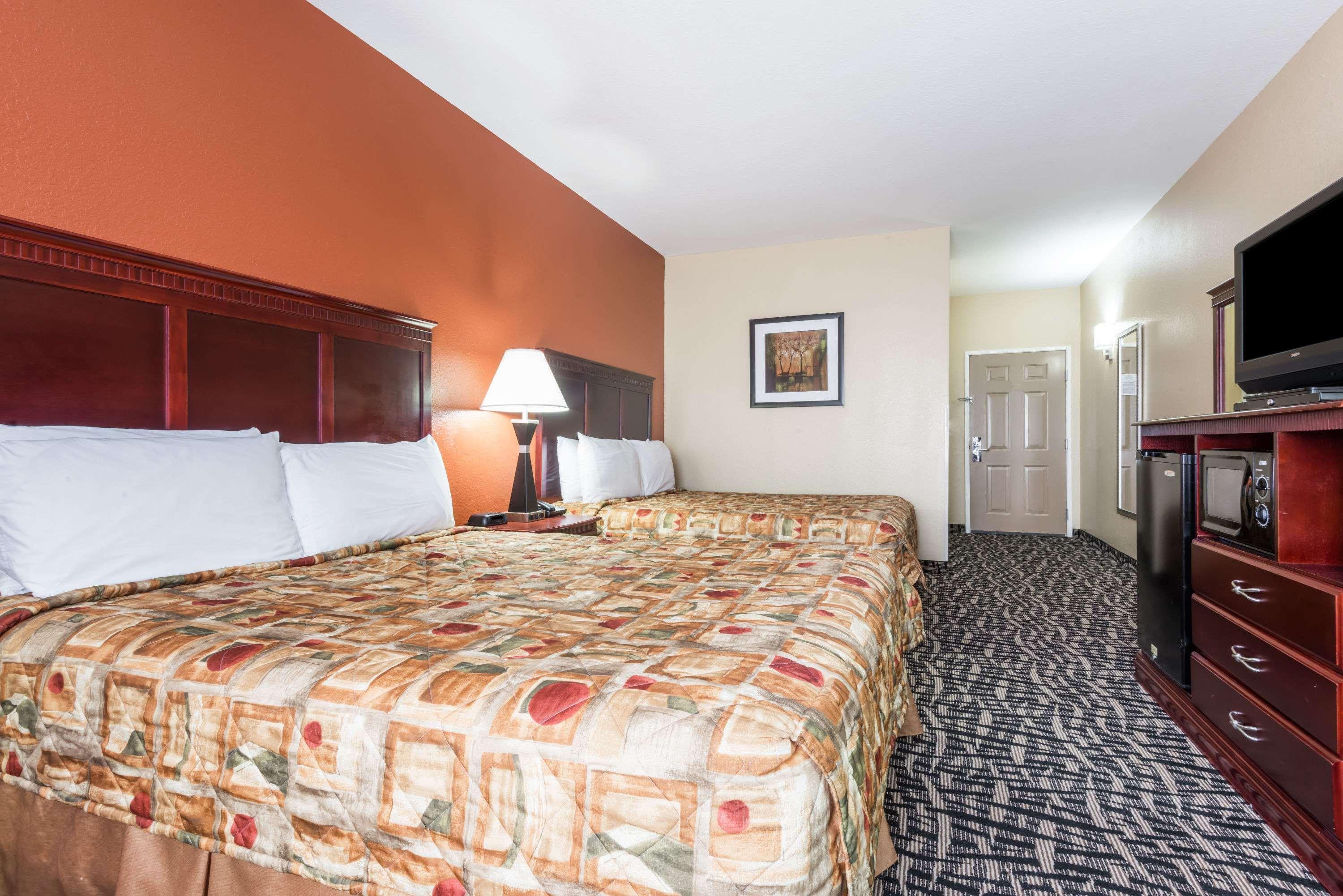 Days Inn & Suites By Wyndham Prattville-Montgomery Eksteriør billede