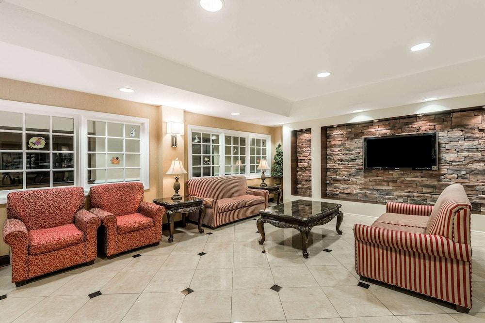 Days Inn & Suites By Wyndham Prattville-Montgomery Eksteriør billede