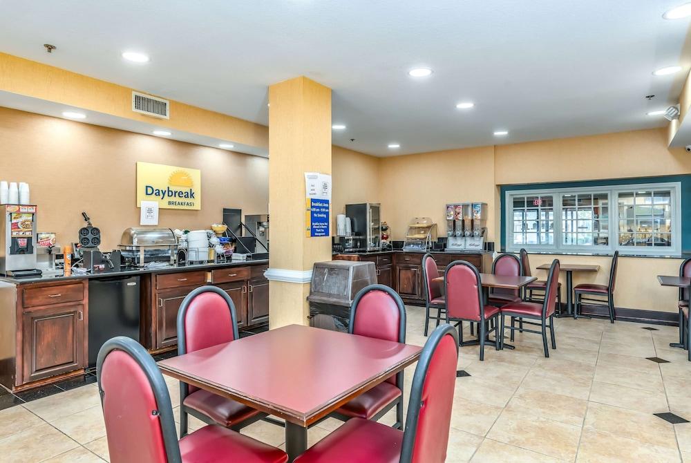 Days Inn & Suites By Wyndham Prattville-Montgomery Eksteriør billede