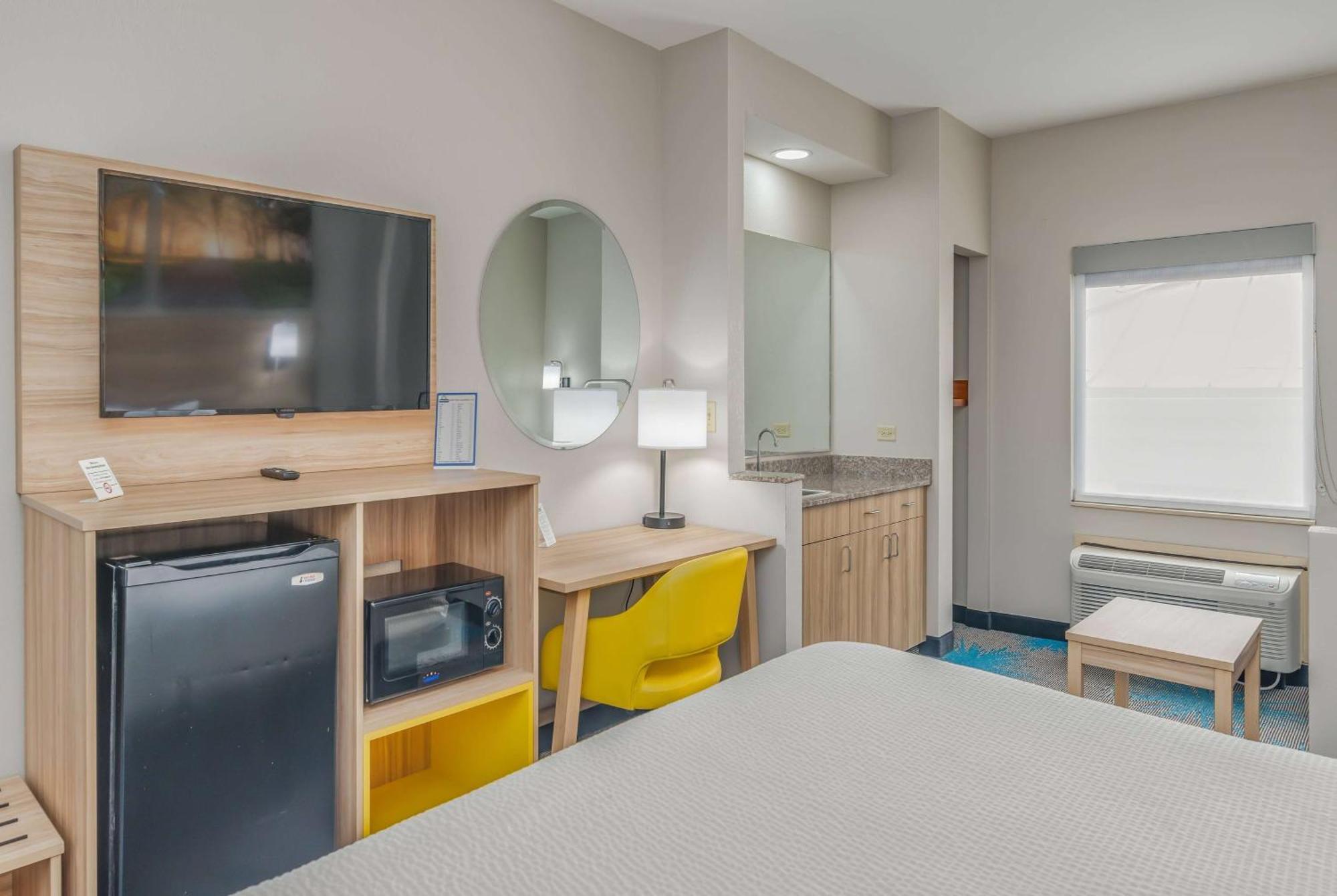 Days Inn & Suites By Wyndham Prattville-Montgomery Eksteriør billede