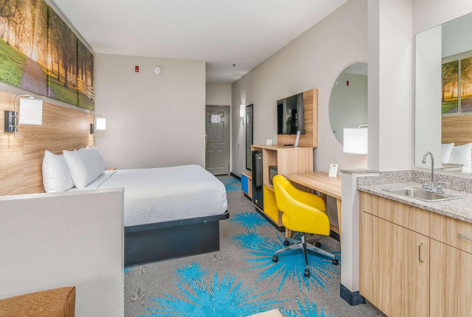 Days Inn & Suites By Wyndham Prattville-Montgomery Eksteriør billede